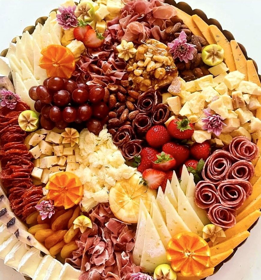 La Traviata fruit and cheese board