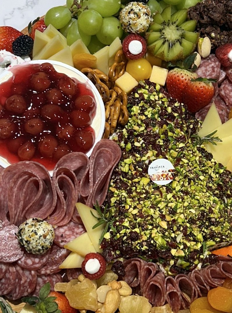 La Traviata savory board with pesto and fruit
